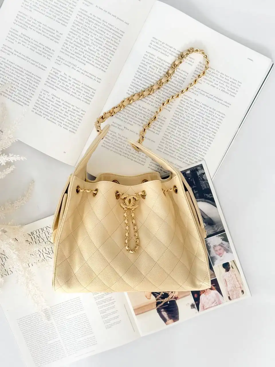 CHANEL Chanel 25 / C25 Small Beige Caviar GHW