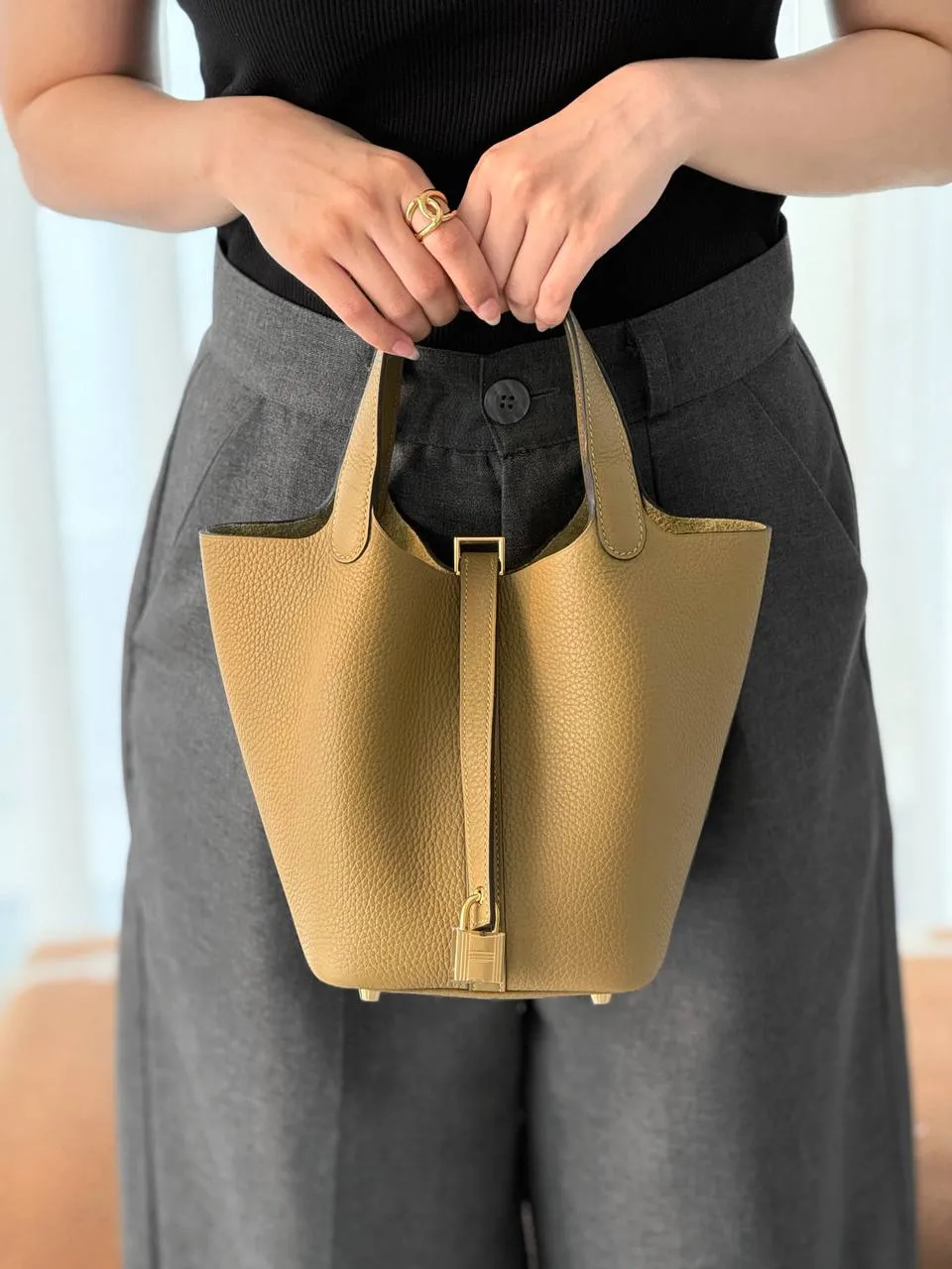 Hermes Hermes Picotin Lock 18 / Pico18 Clemence Dune GHW
