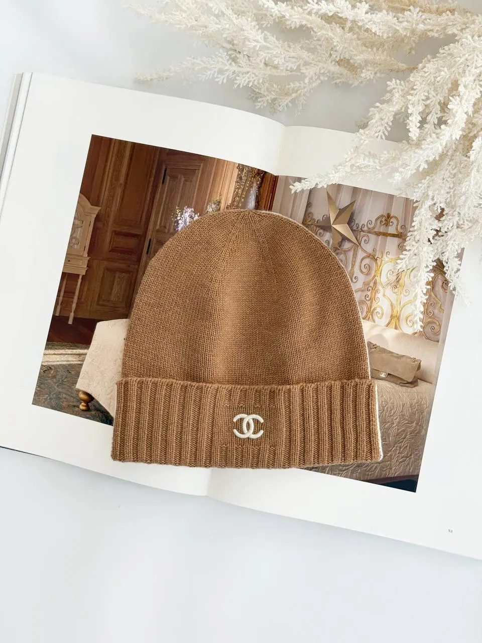 Chanel CC Reversible Beige & Ivory Knit Beanie - photo 2