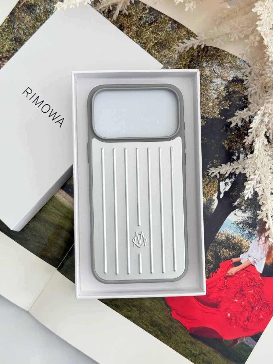 RIMOWA シルバー iPhoneケース Rimowa Silver Case for iPhone 18 Pro | Snowceline Luxuries