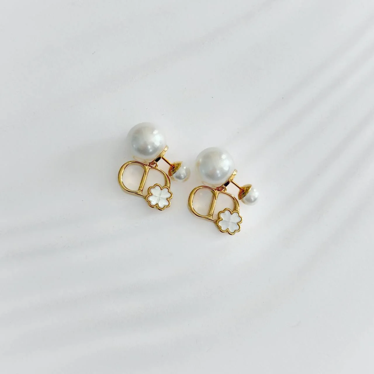 DIOR DIOR Tribales Earrings Gold Metal  Mother of Pearl