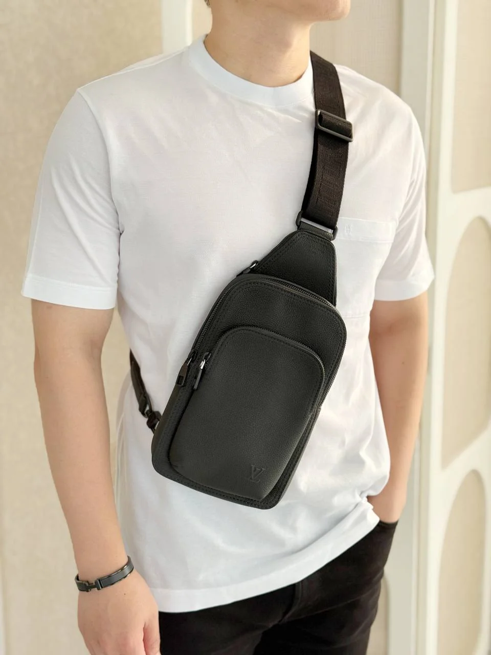 LV Avenue Slingbag PM Aerogram Black - photo 2