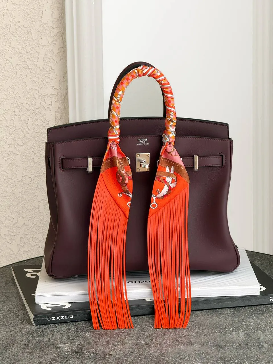 Hermes Les Voitures Nouvelles Leather Fringes Twilly Abricot / Vermillon / Vieux Rose - photo 4