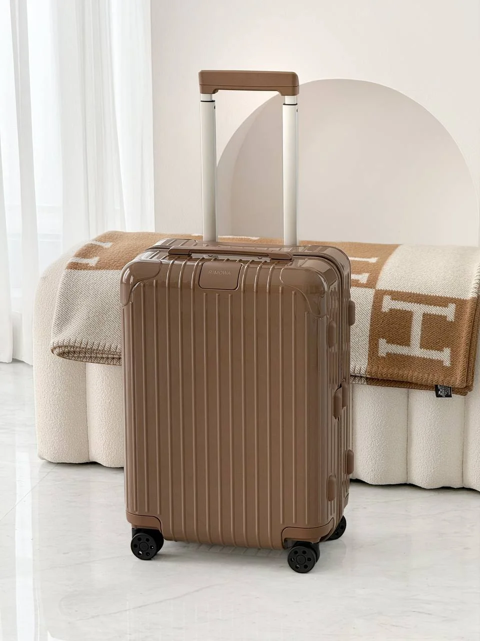Rimowa Rimowa Essential Cabin Gloss Umber Brown