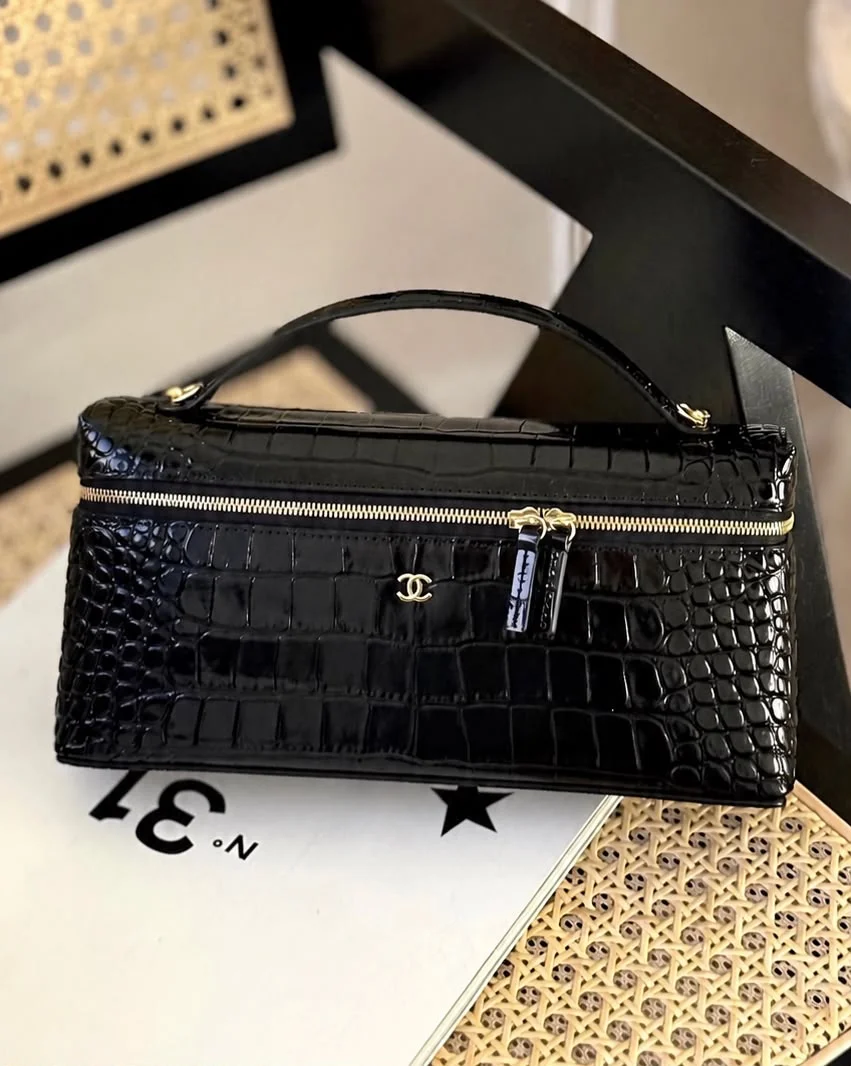 Chanel long vanity top handle Croco Embossed Black GHW - photo 6