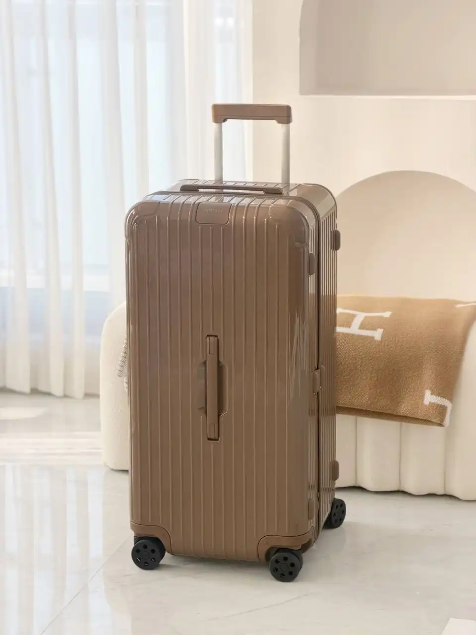 Rimowa Rimowa Essential Trunk Plus Gloss Umber Brown
