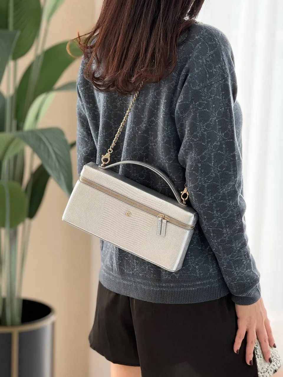 Chanel Long Vanity Top Handle Lizzard Silver GHW - photo 3