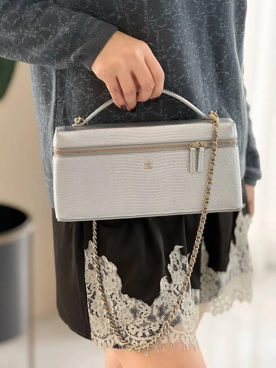 Chanel Long Vanity Top Handle Lizzard Silver GHW - photo 4