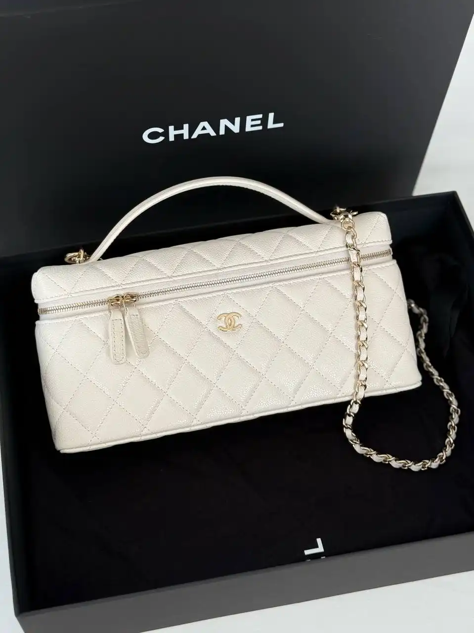 CHANEL Chanel Vanity Classic Long Caviar White GHW