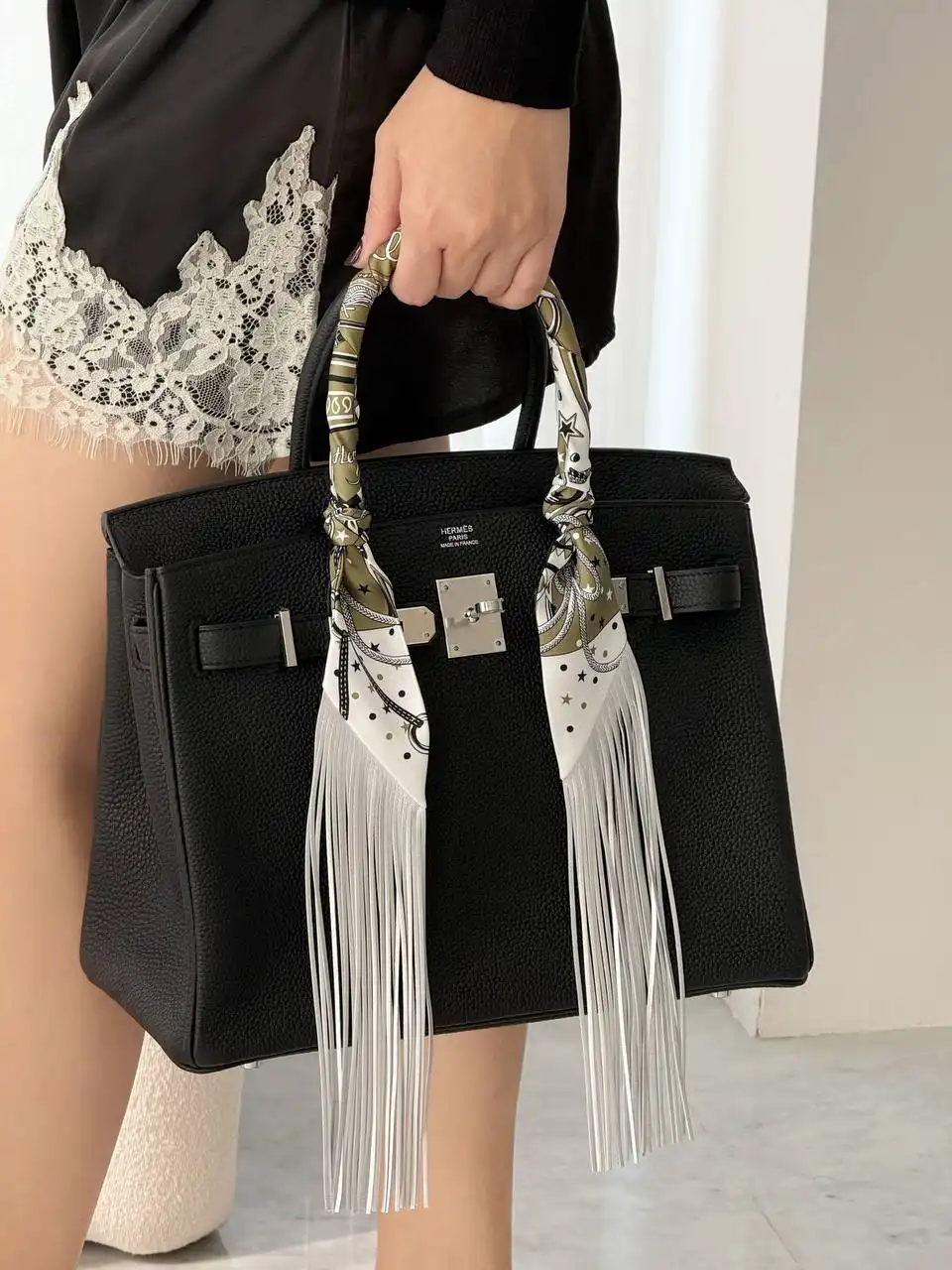 Hermes Bandana Leather Fringes Twilly Kaki / Blanc White / Noir Black - photo 3