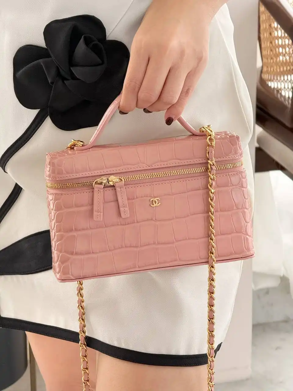 Chanel Vanity Slim Top Handle Croco Embossed Pink - photo 3