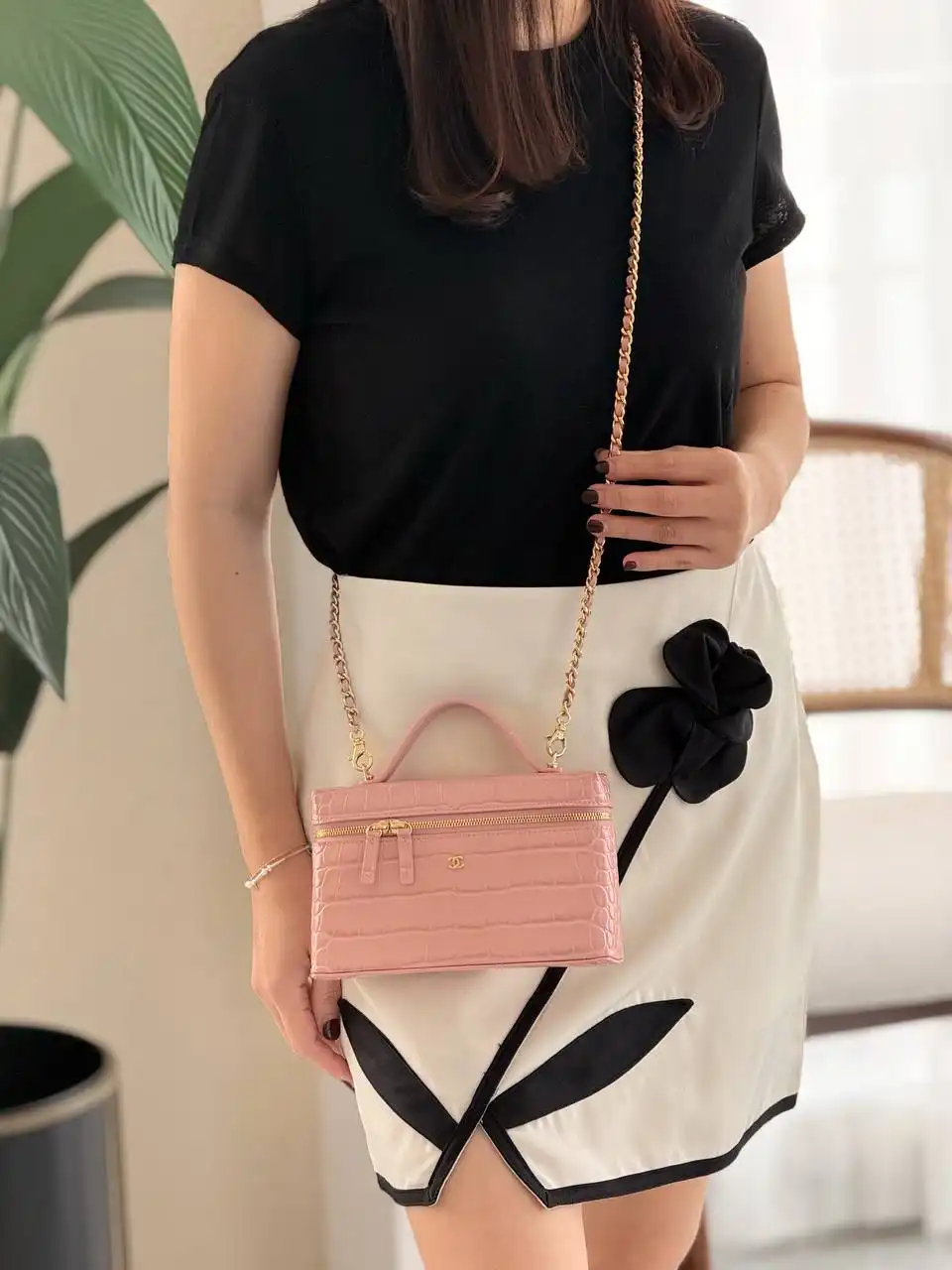Chanel Vanity Slim Top Handle Croco Embossed Pink - photo 4