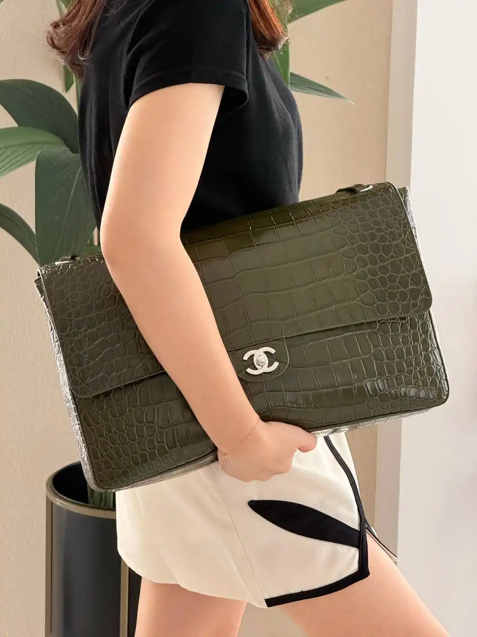 CHANEL Chanel Maxi Flap XXL Croco Green SHW 38.5cm